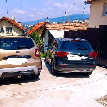 Garden Free Parking Apartment Sarajevo Luaran gambar