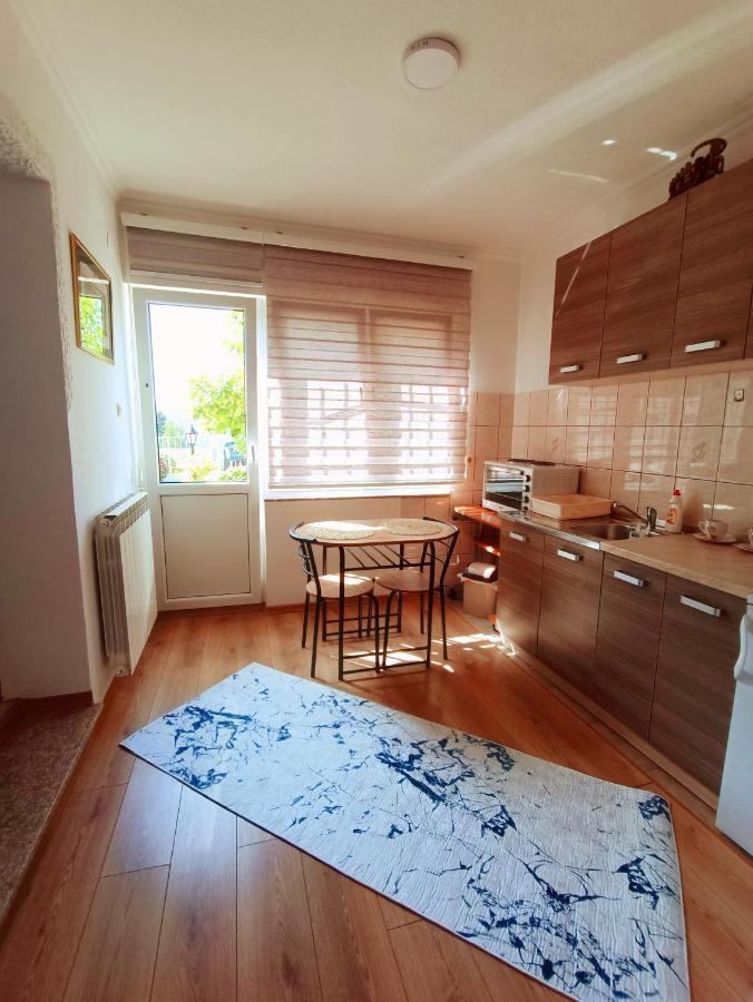Garden Free Parking Apartment Sarajevo Luaran gambar