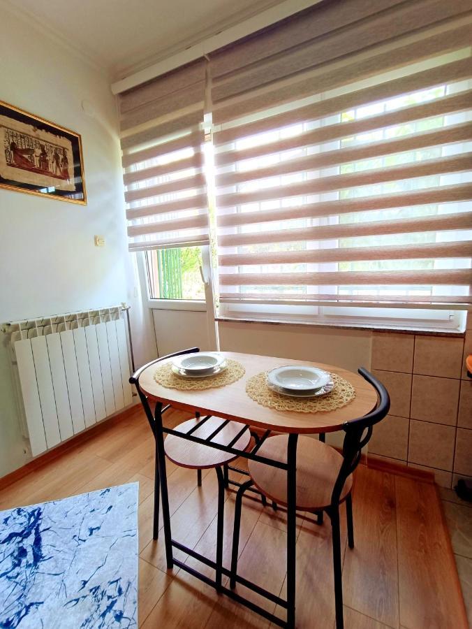 Garden Free Parking Apartment Sarajevo Luaran gambar