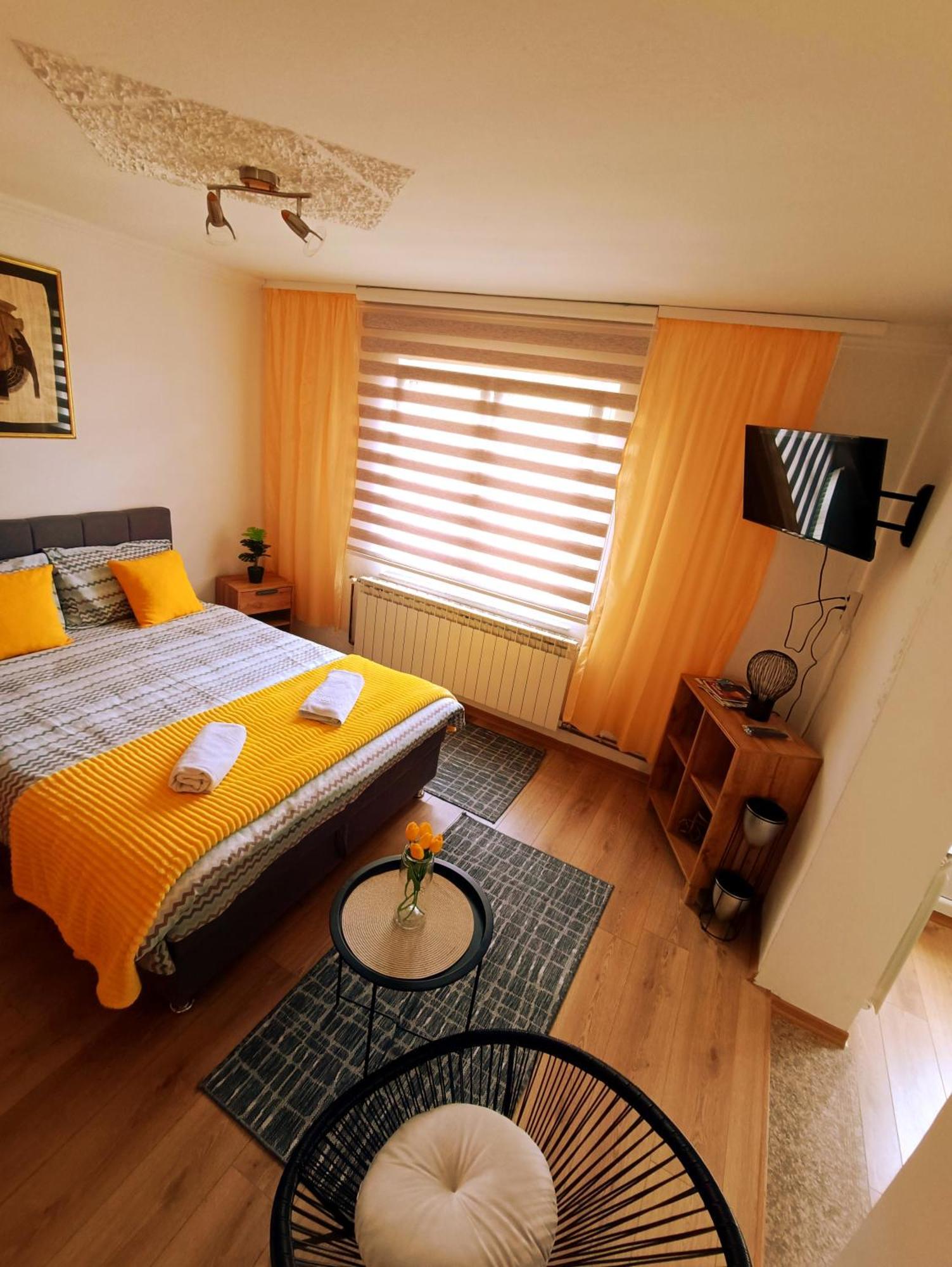 Garden Free Parking Apartment Sarajevo Luaran gambar