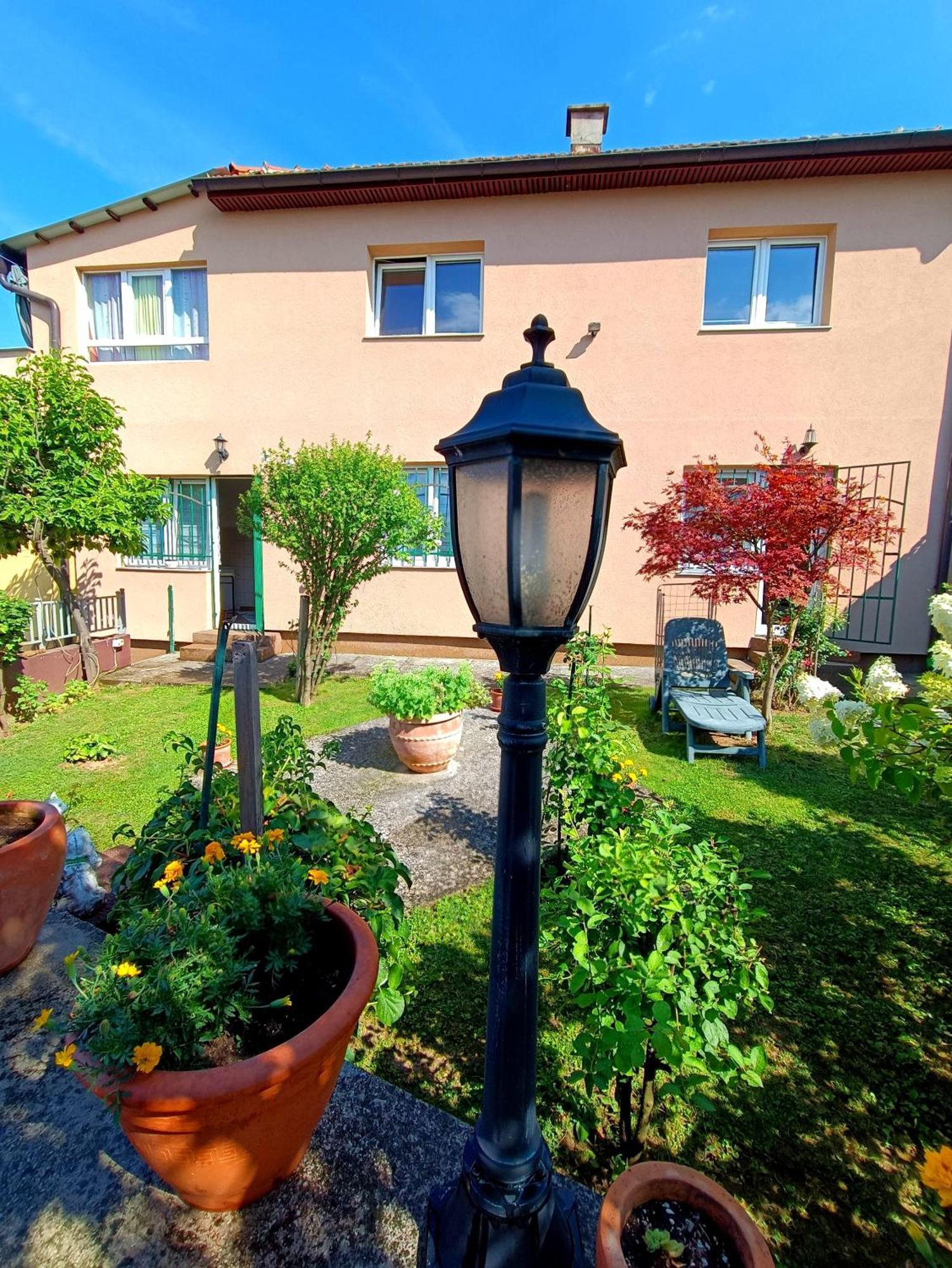 Garden Free Parking Apartment Sarajevo Bilik gambar