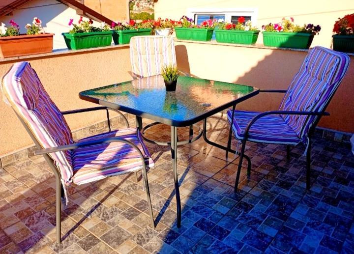 Garden Free Parking Apartment Sarajevo Luaran gambar