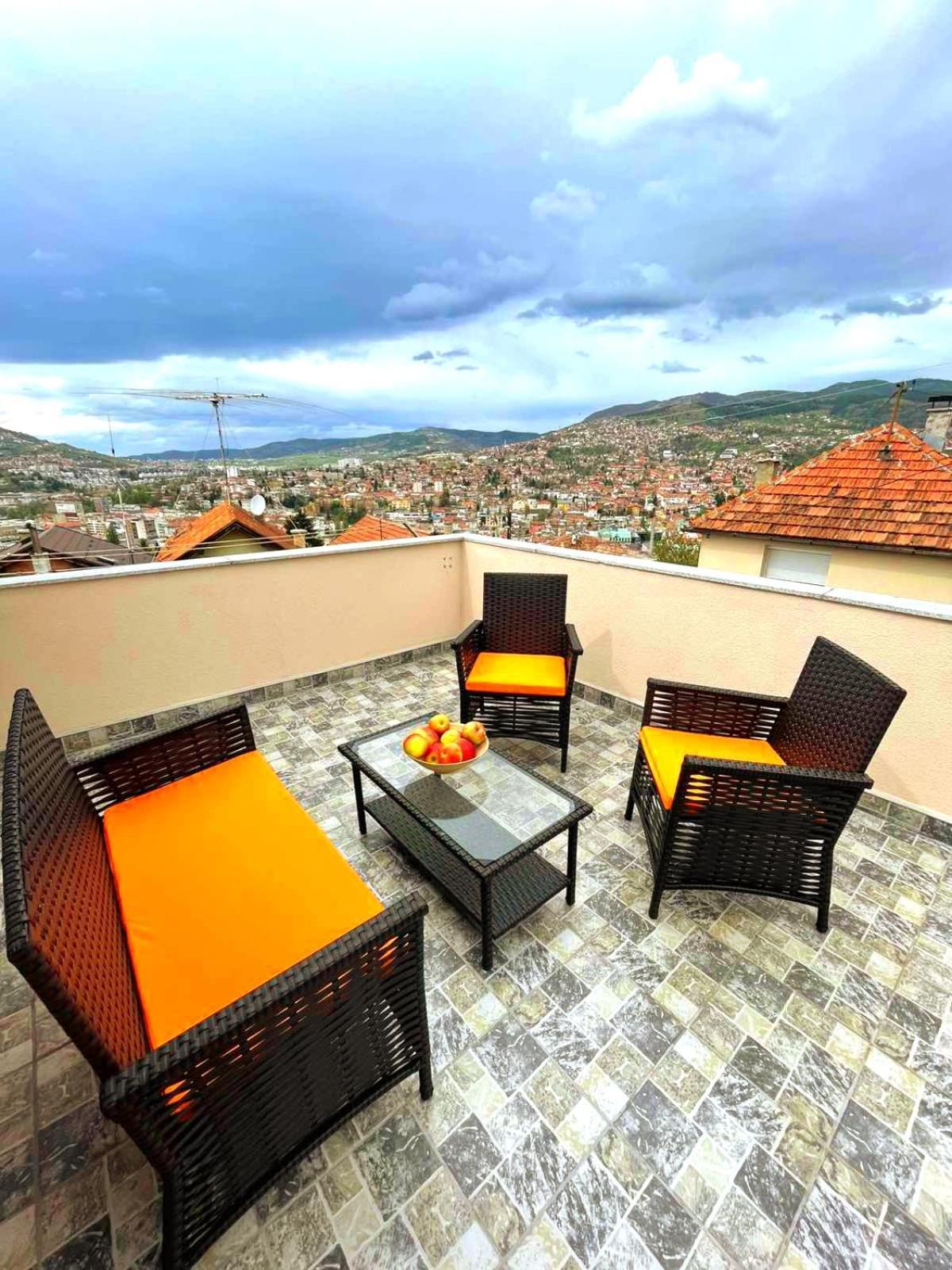 Garden Free Parking Apartment Sarajevo Luaran gambar