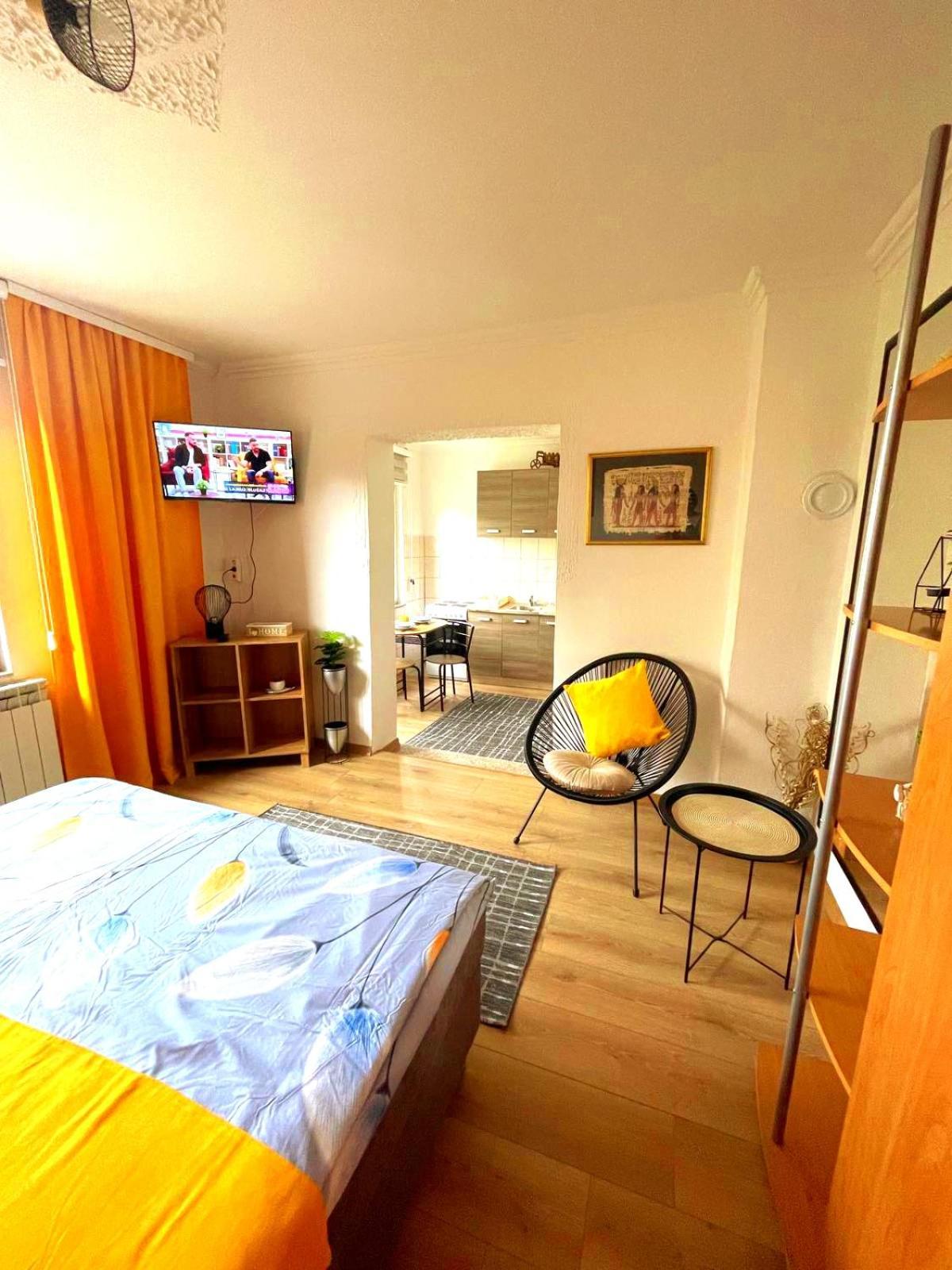 Garden Free Parking Apartment Sarajevo Luaran gambar