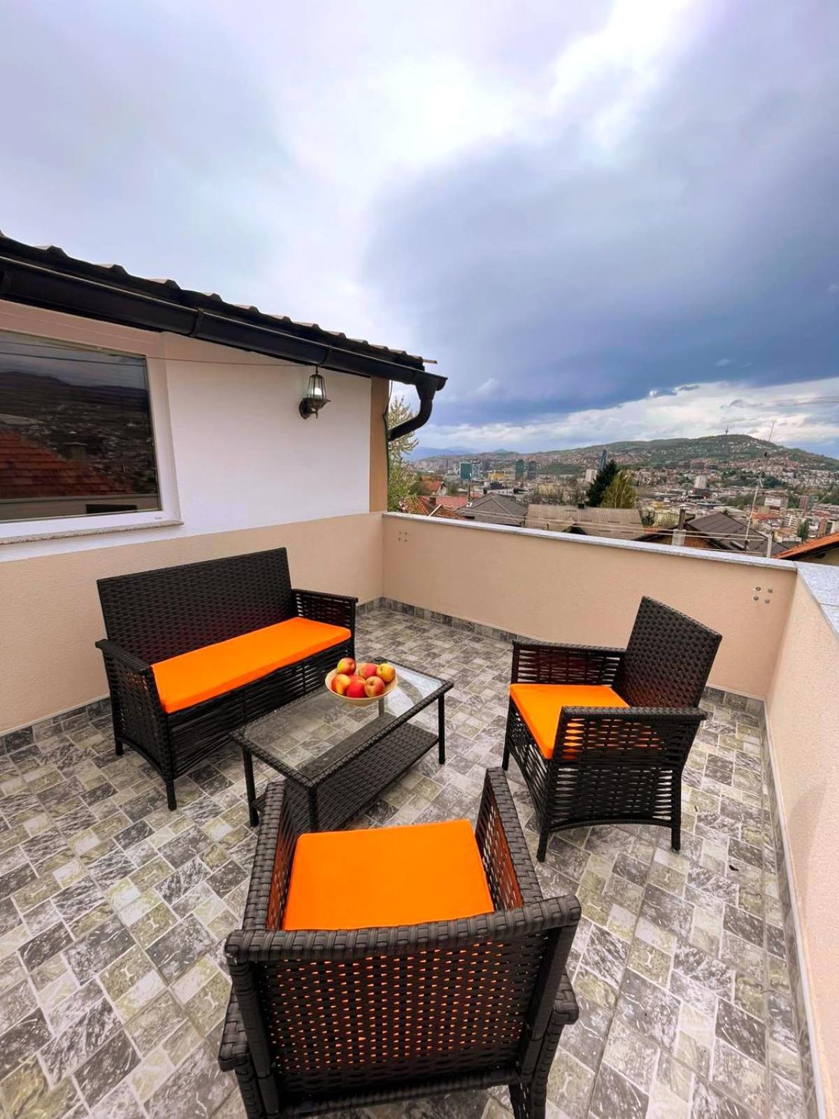 Garden Free Parking Apartment Sarajevo Luaran gambar