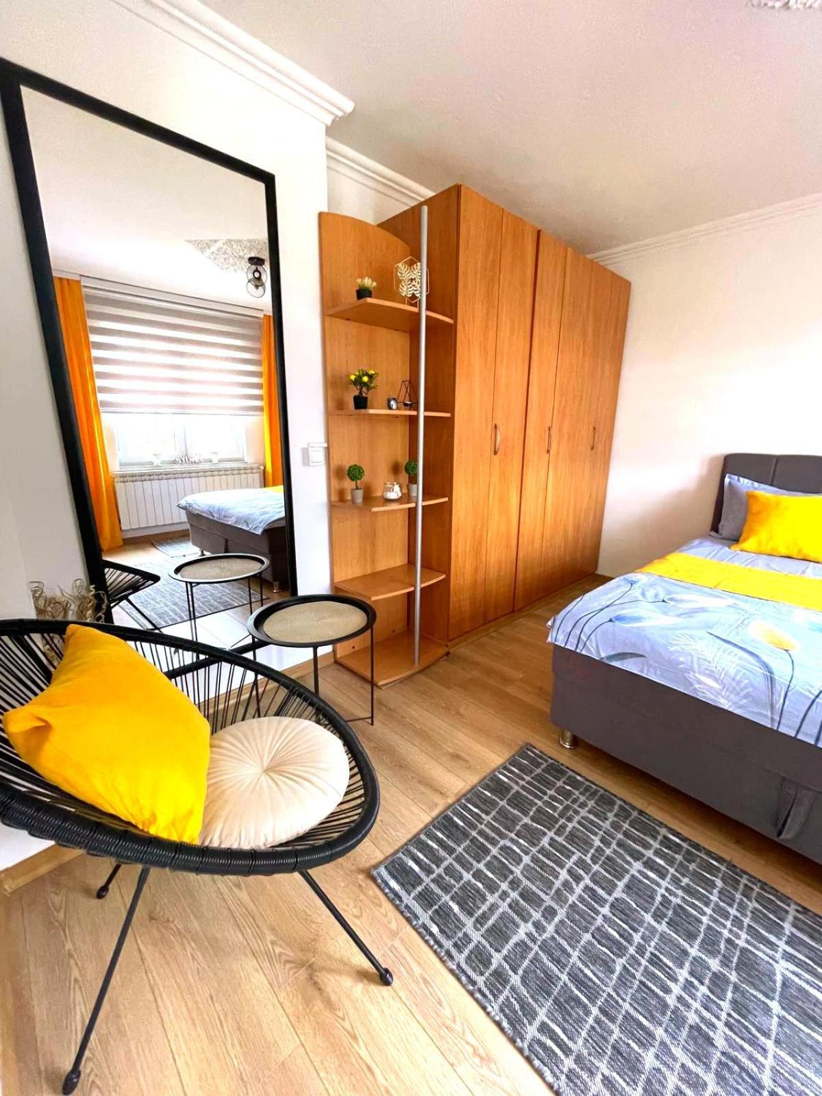 Garden Free Parking Apartment Sarajevo Luaran gambar