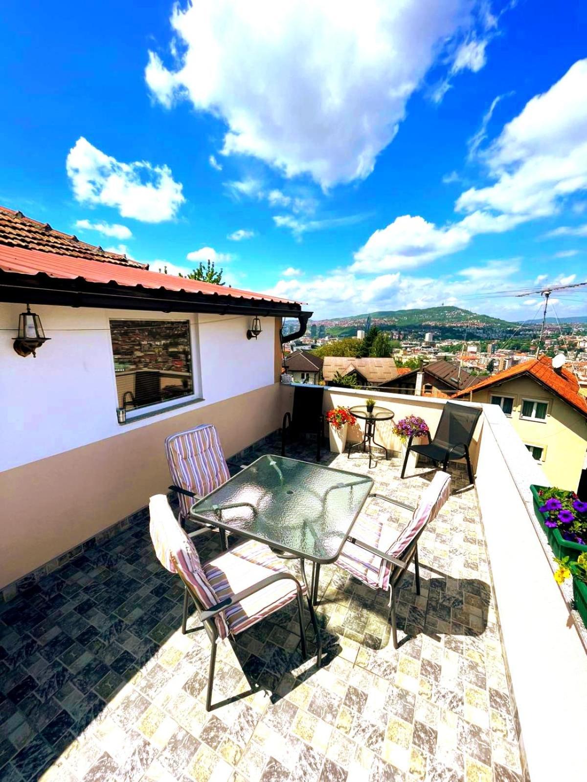 Garden Free Parking Apartment Sarajevo Luaran gambar
