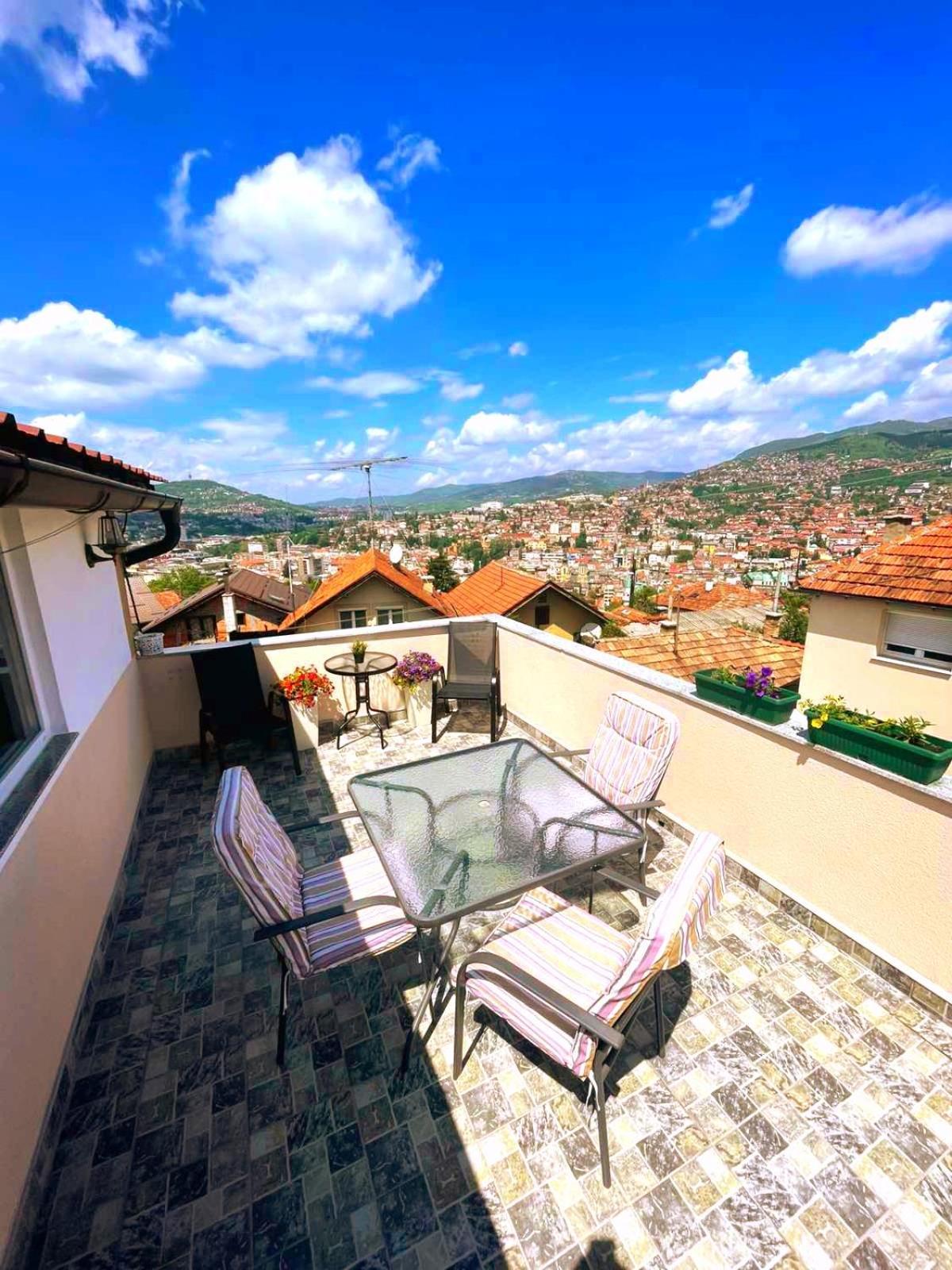 Garden Free Parking Apartment Sarajevo Luaran gambar